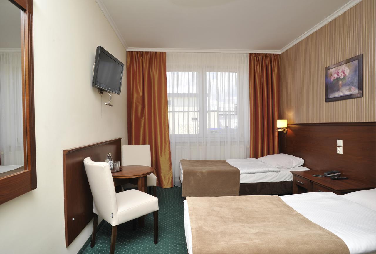 Hotel Lotos Woskrzenice Duze Buitenkant foto