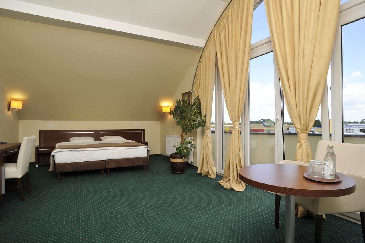 Hotel Lotos Woskrzenice Duze Buitenkant foto