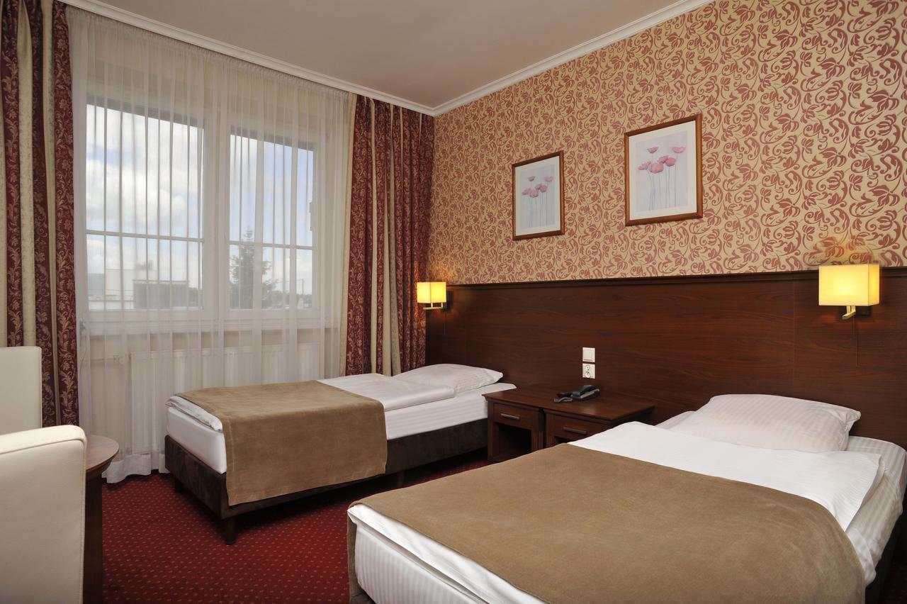Hotel Lotos Woskrzenice Duze Buitenkant foto