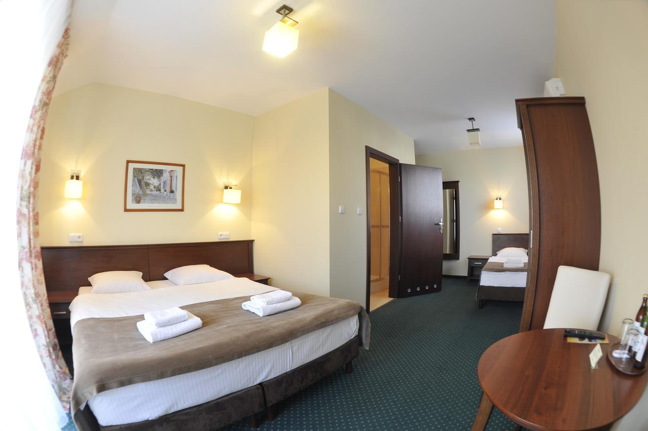Hotel Lotos Woskrzenice Duze Buitenkant foto