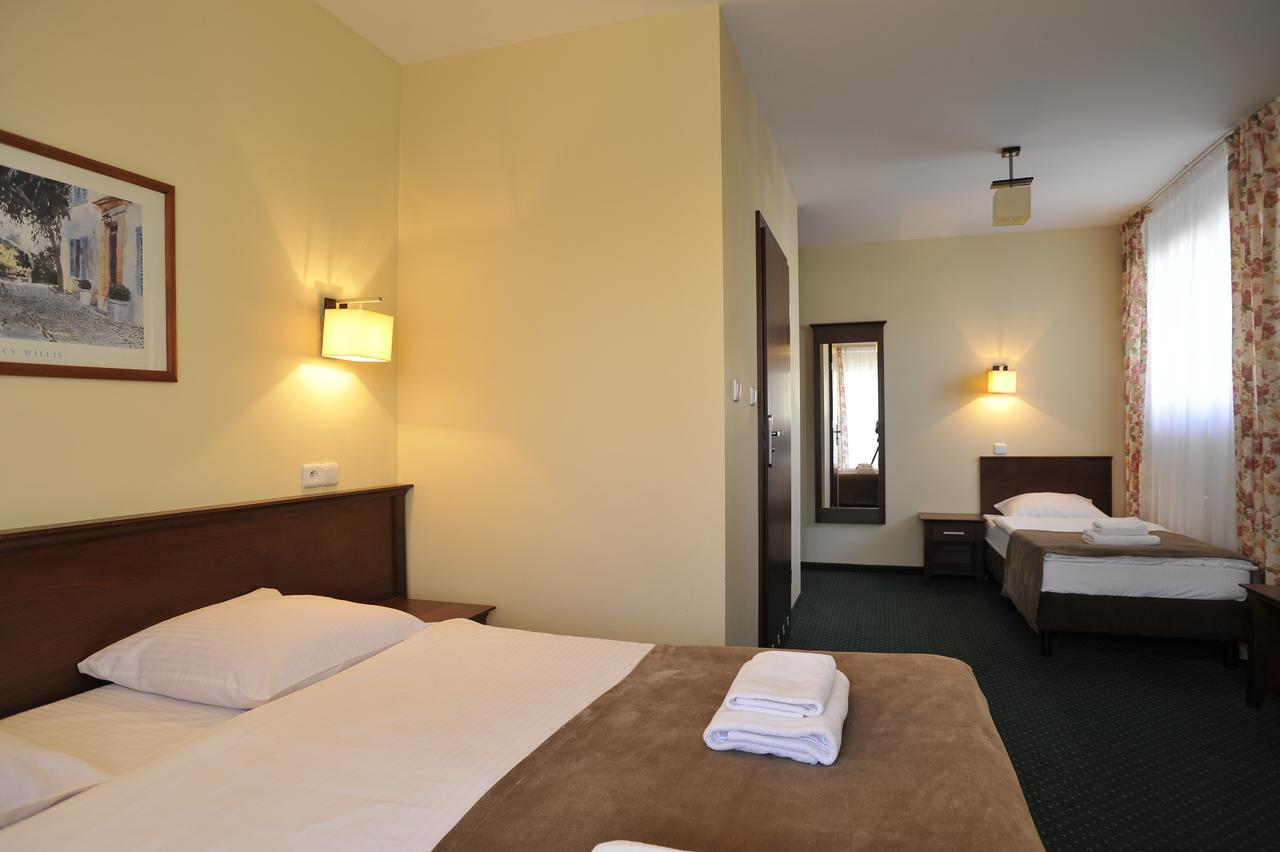 Hotel Lotos Woskrzenice Duze Buitenkant foto