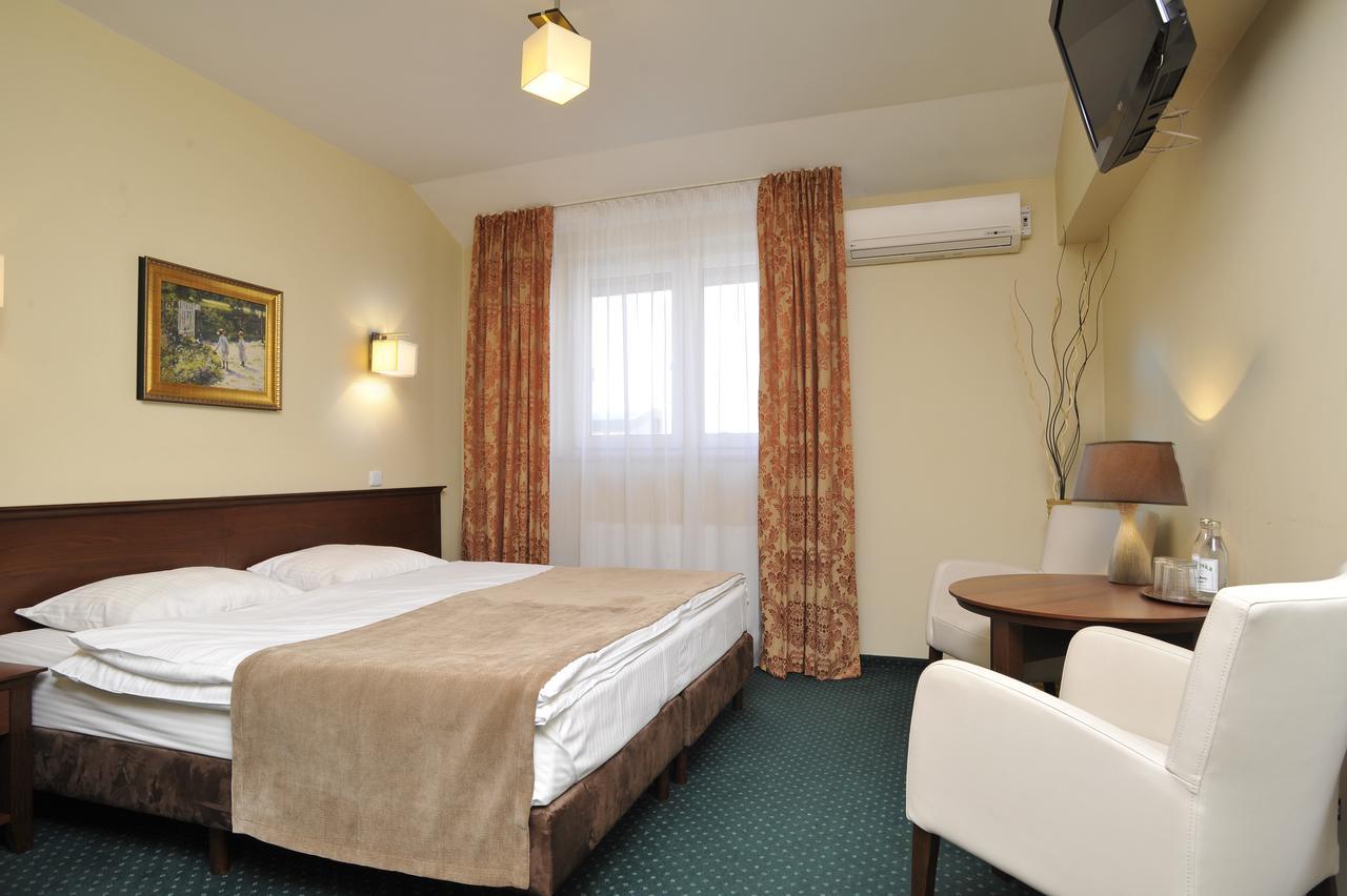 Hotel Lotos Woskrzenice Duze Buitenkant foto