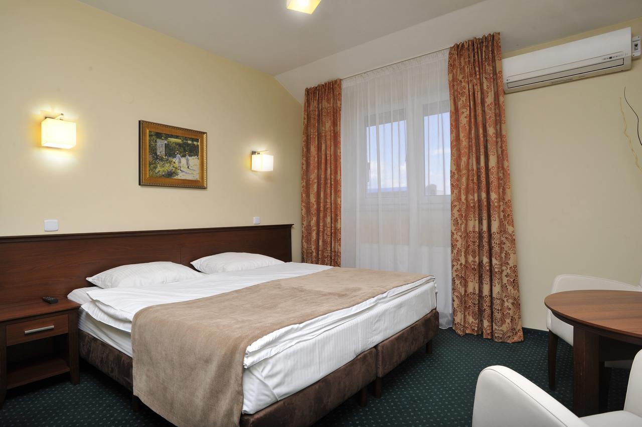 Hotel Lotos Woskrzenice Duze Buitenkant foto