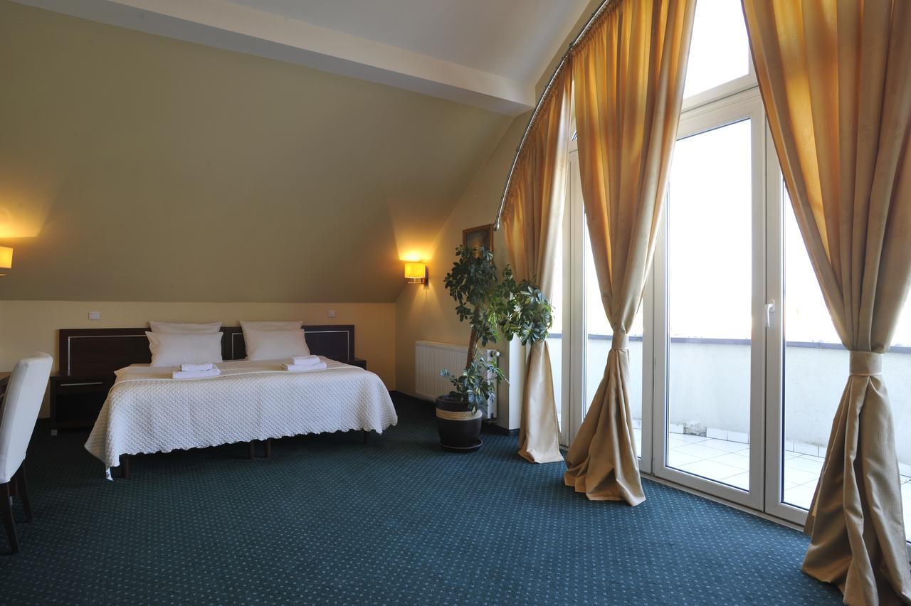 Hotel Lotos Woskrzenice Duze Buitenkant foto